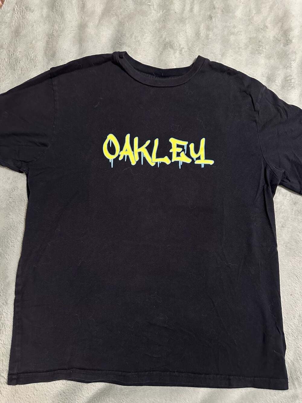 Oakley Men's Black Short Sleeve Tee w/Graffiti Logo & Surf Graphic, Size Small